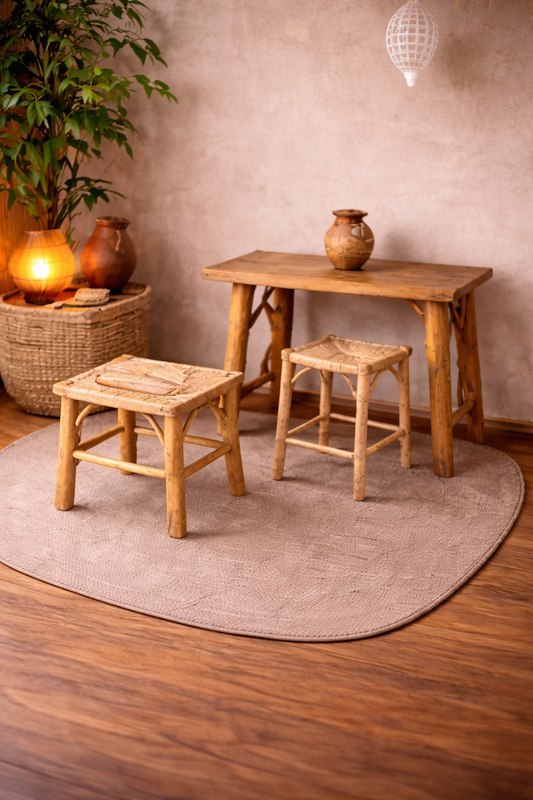 Ensemble artisanal en bois – Table et tabourets marocains