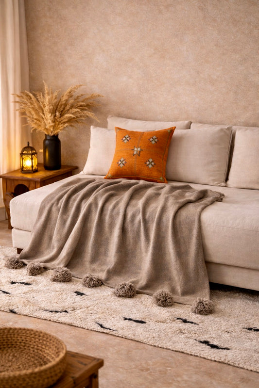 COUVERTURE NATURELLE POMPONS