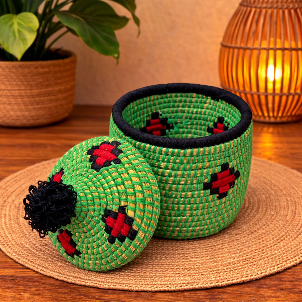PANIER DÉCORATIF BERBÈRE VERT, NOIR & ROUGE -